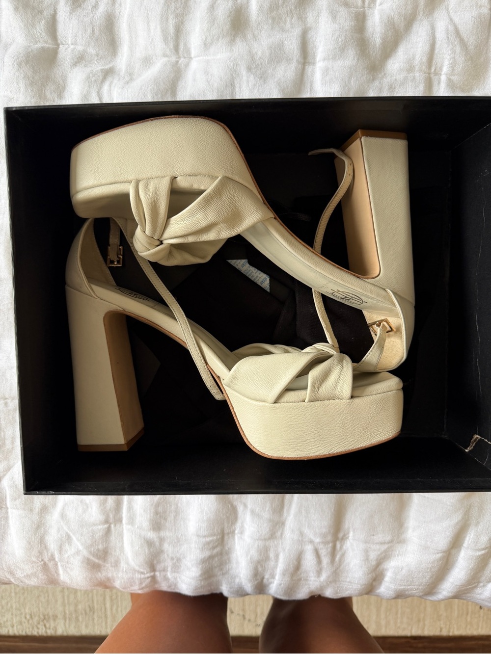 House of Harlow platform heels 8.5